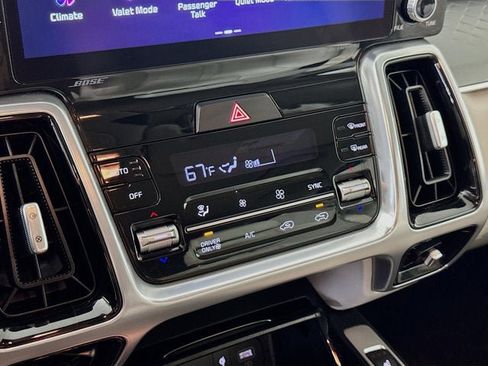 Certified 2023 Kia Sorento SX Prestige AWD/4WD image 16