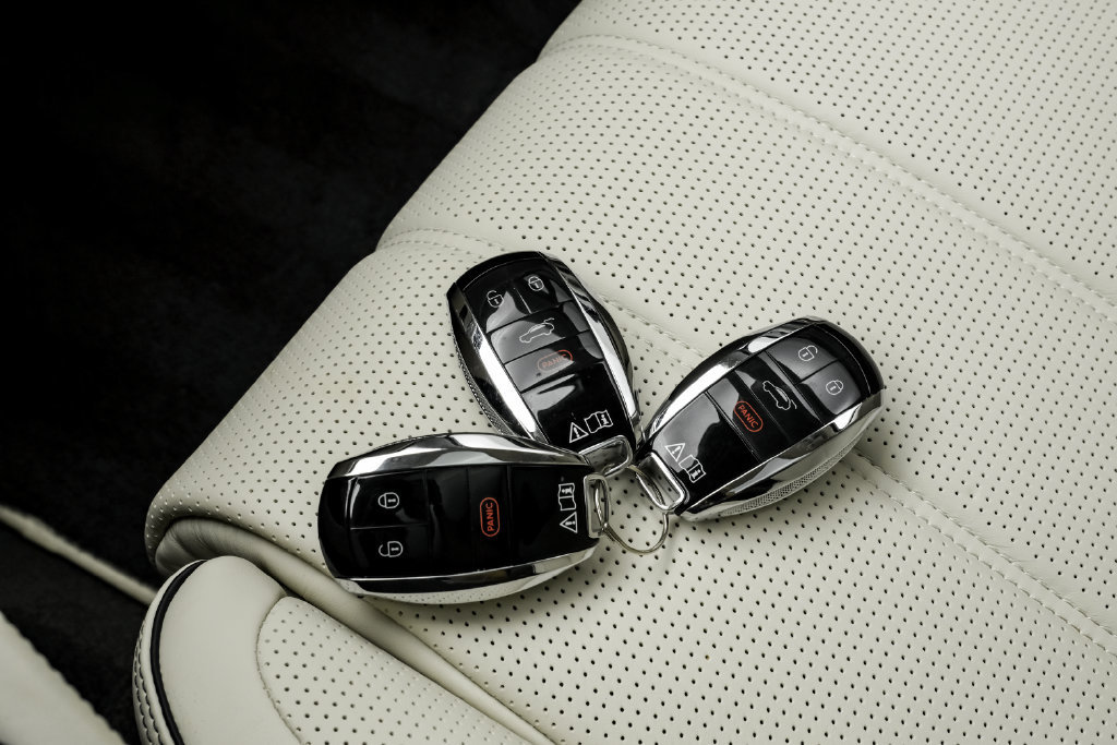 Used 2024 Bentley Bentayga AWD/4WD image 69