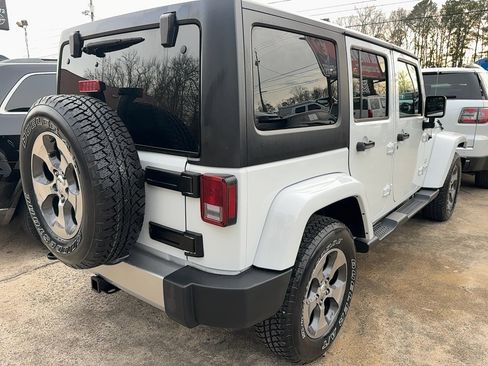 Used 2017 Jeep Wrangler Unlimited Sahara w/ Connectivity Group image 4