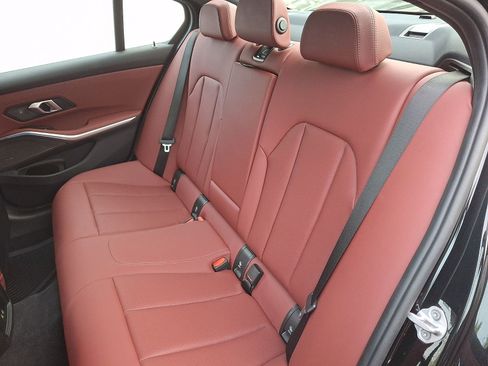 Used 2025 BMW 330i xDrive Sedan w/ Premium Package AWD/4WD image 7