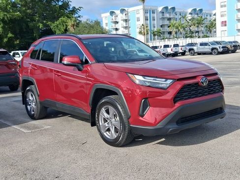 Used 2025 Toyota RAV4 XLE w/ Convenience Package FWD image 1