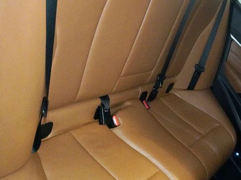 Used 2016 BMW 340i xDrive Sedan image 8