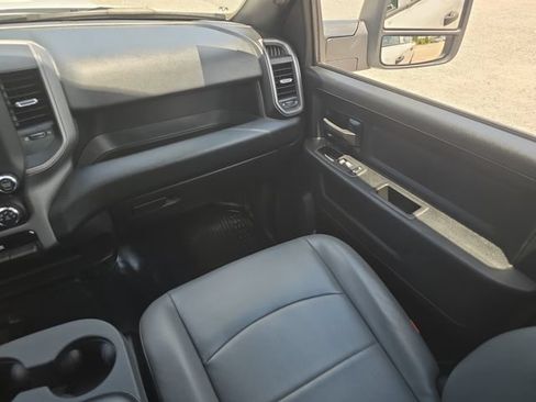 Used 2024 RAM 3500 Tradesman w/ Chrome Appearance Group AWD/4WD image 12
