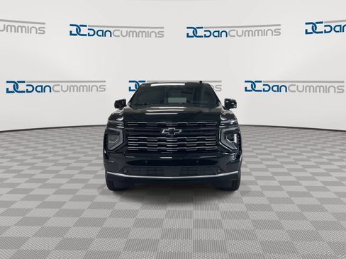 Used 2025 Chevrolet Suburban High Country AWD/4WD image 3