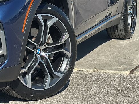 Used 2022 BMW X5 xDrive40i w/ Premium Package image 3