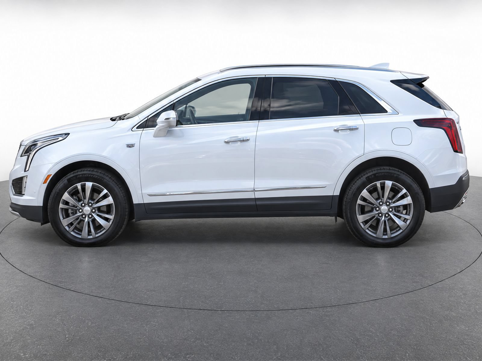 Used 2024 Cadillac XT5 Premium Luxury w/ Technology Package FWD image 6