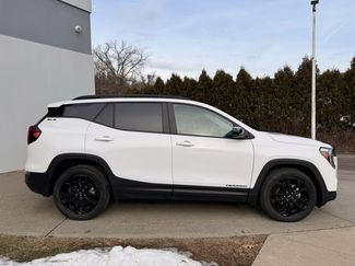 Used 2022 GMC Terrain SLE w/ Driver Convenience Package video 2