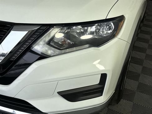 Used 2019 Nissan Rogue S image 9