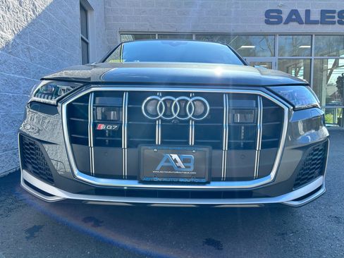 Used 2021 Audi SQ7 Premium Plus w/ Driver Assistance Package image 4