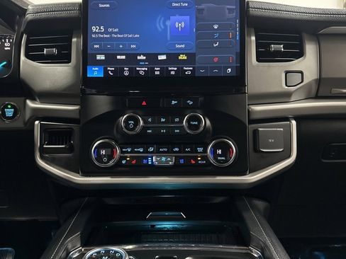 Used 2022 Ford Expedition Max XLT image 26