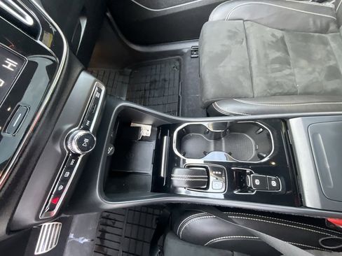 Used 2022 Volvo XC40 T5 R-Design w/ Advanced Package image 20