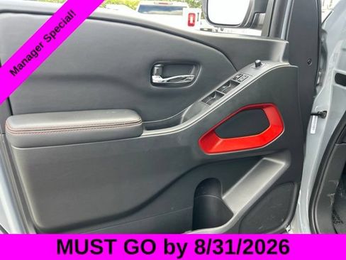 Used 2025 Nissan Frontier PRO-4X AWD/4WD image 11