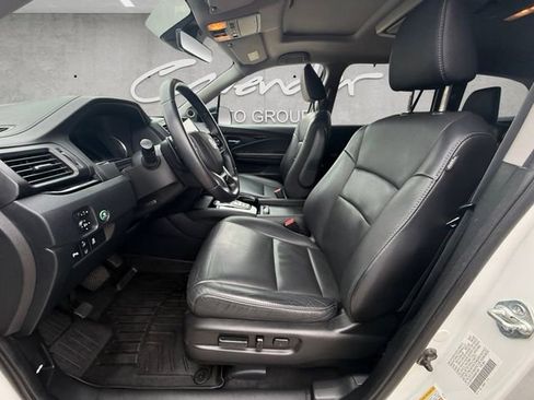 Used 2022 Honda Pilot Touring image 19