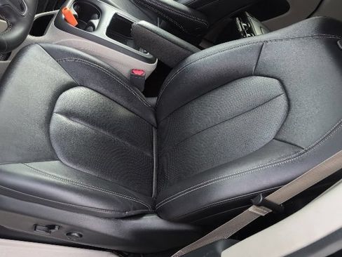 Used 2024 Chrysler Pacifica Touring-L FWD image 20