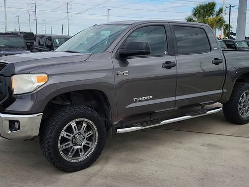 Used 2017 Toyota Tundra SR5 AWD/4WD image 4
