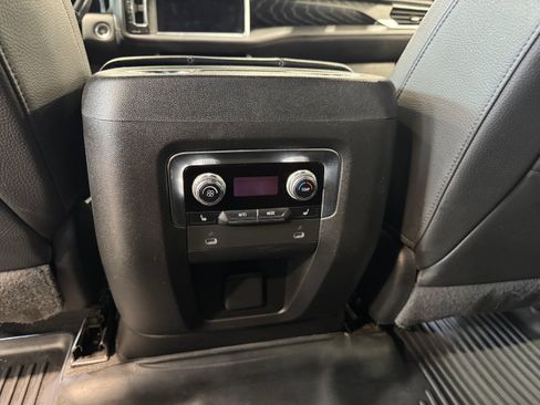 Used 2022 GMC Yukon Denali AWD/4WD image 29