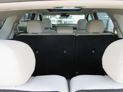 Used 2025 Kia Sorento S w/ Panoramic Sunroof Package FWD image 17
