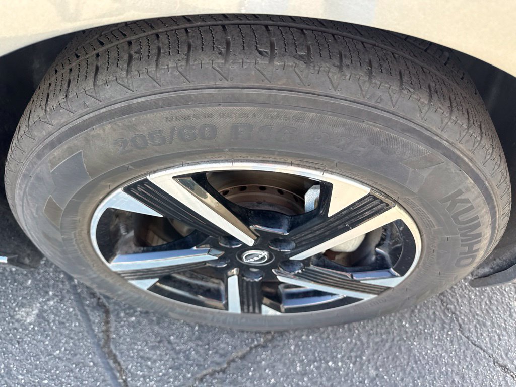 Used 2024 Nissan Sentra SV FWD image 7