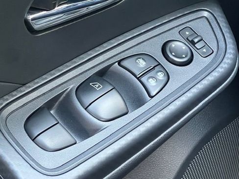 New 2025 Nissan Versa SV w/ Trunk Package image 28