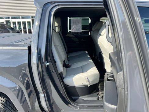 Used 2024 Toyota Tacoma Limited w/ Limited Package (LT) image 18