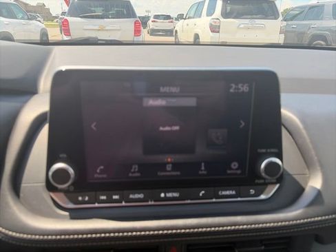 Used 2024 Nissan Rogue S FWD image 22