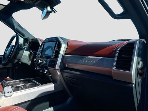 Certified 2022 Ford F450 Platinum w/ FX4 Off-Road Package image 33