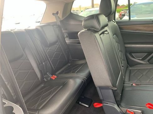 Used 2025 Volkswagen Atlas SE AWD/4WD image 28