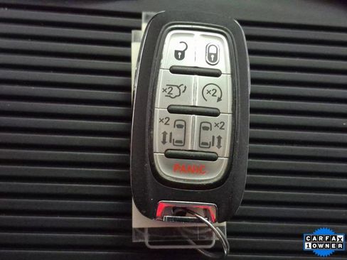 Used 2024 Chrysler Pacifica Touring-L image 26