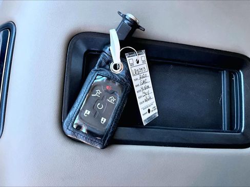 Used 2020 GMC Yukon SLT w/ Premium Edition image 14