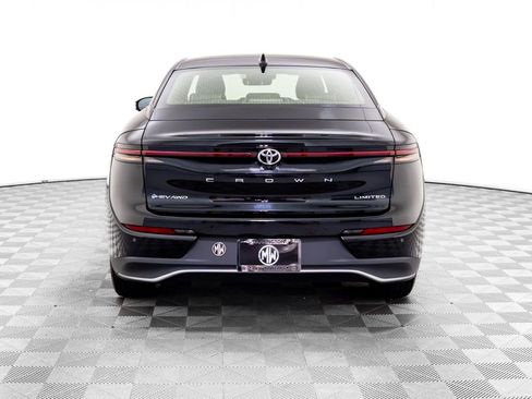 Used 2024 Toyota Crown Limited image 4