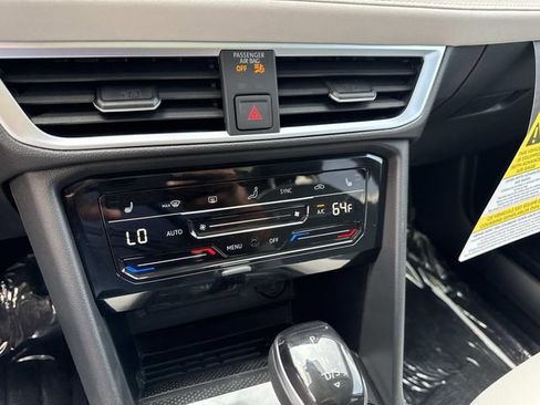 New 2026 Volkswagen Taos SE FWD image 21