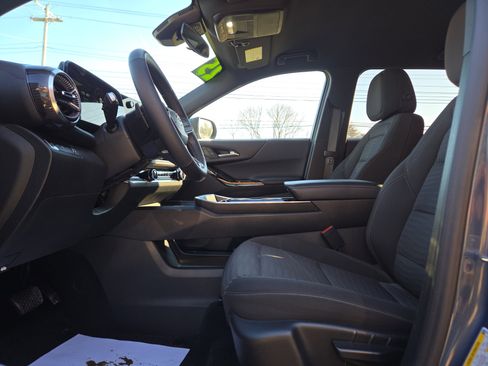 Used 2025 Chevrolet Equinox LT image 12