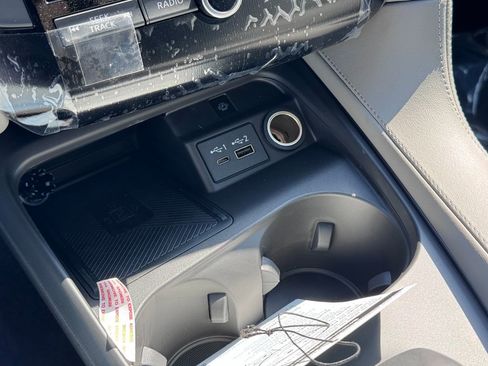 New 2025 INFINITI QX50 Luxe image 12