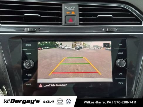 Certified 2022 Volkswagen Tiguan SE R-Line AWD/4WD image 17