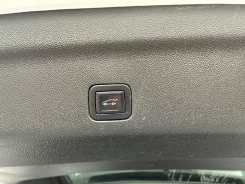 Used 2022 Chevrolet Tahoe LT w/ LT Signature Plus Package image 17