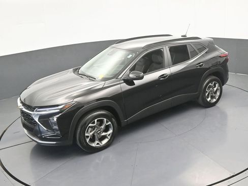 Used 2025 Chevrolet Trax LT w/ Driver Confidence Package FWD image 43