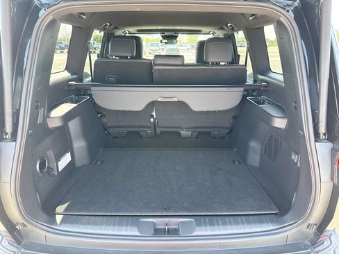 Used 2025 Lexus GX 550 w/ Accessory Package (32) AWD/4WD image 21