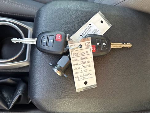 Used 2020 Toyota Tacoma SR5 image 24