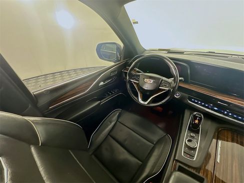 Used 2021 Cadillac Escalade ESV Premium Luxury w/ LPO, Illumination Package image 9