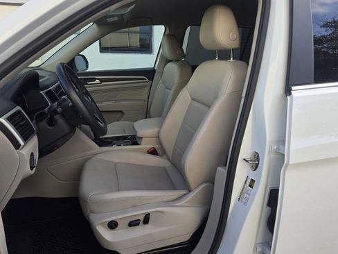 Used 2023 Volkswagen Atlas SE w/ Black Wheel Package image 12