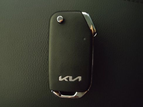 Used 2025 Kia Soul LX w/ LX Technology Package image 32