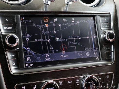 Used 2017 Bentley Bentayga image 24