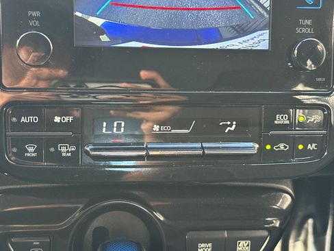 Used 2017 Toyota Prius Two image 20