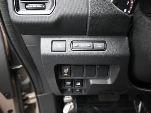 Used 2023 Nissan Frontier PRO-4X w/ Technology Package image 32