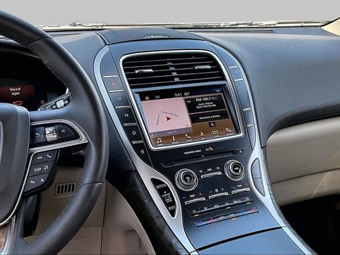 Used 2019 Lincoln Nautilus Reserve AWD/4WD image 7