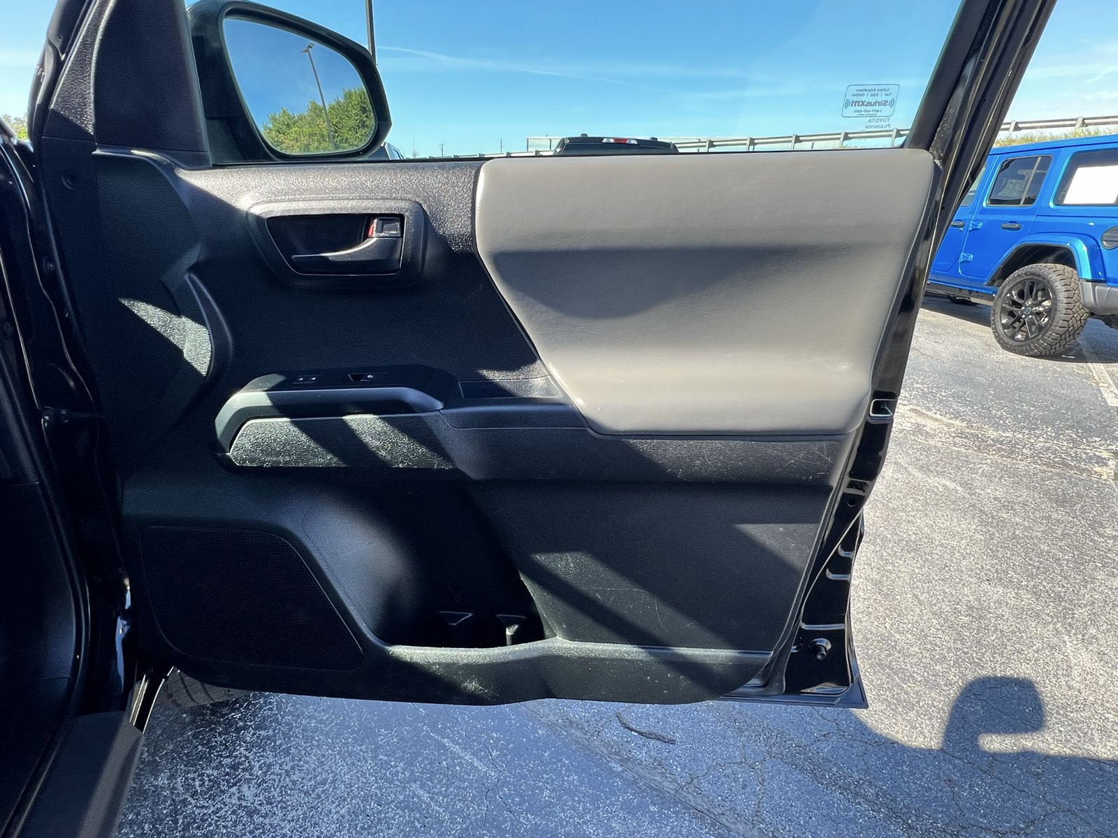 Used 2021 Toyota Tacoma SR AWD/4WD image 25