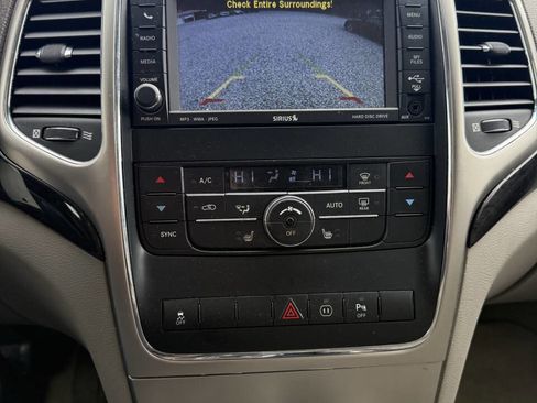 Used 2011 Jeep Grand Cherokee Laredo image 10