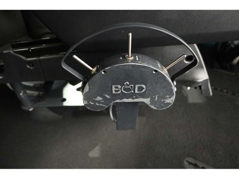 Used 2013 Toyota Sienna SE FWD image 22