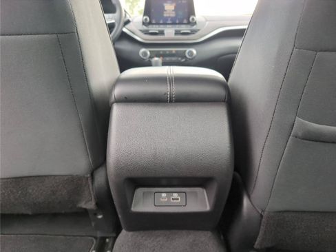Used 2025 Nissan Altima 2.5 SV FWD image 34
