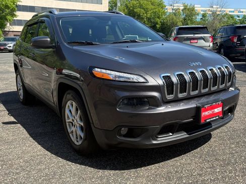 Used 2017 Jeep Cherokee Latitude w/ Cold Weather Group AWD/4WD image 13